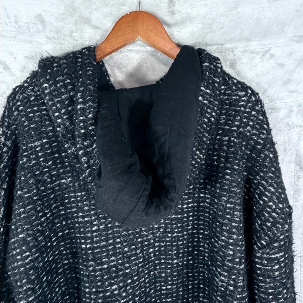 Embellish Textured Sweater Black White XL NWT long sleeve Knit Hoody - Picture 4 of 9